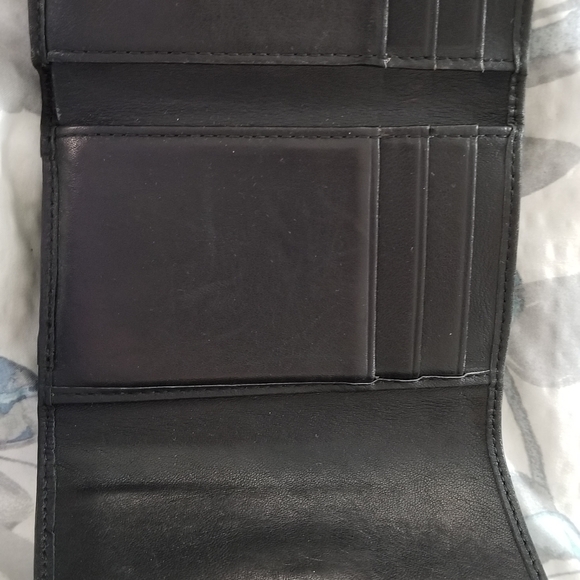 SOLD Women's black and silver wallet - Picture 4 of 5
